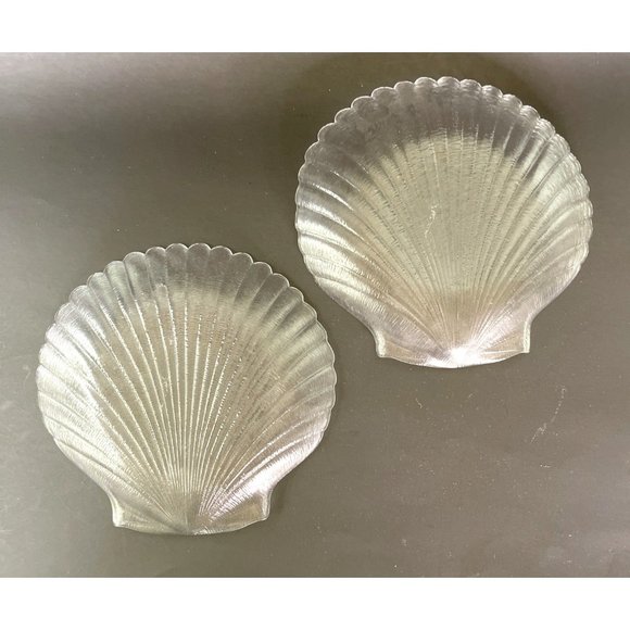 Clam Shell Seashell Shaped Clear Plates 8" x 7.75" x 1" Set of 2 - Picture 7 of 7